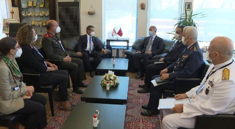 Bakan Akar, KKTC Dışişleri Bakanı Ertuğruloğlu ile görüştü