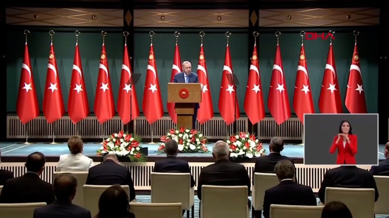 Son dakika haberi Erdoğan duyurdu: Yüz yüze eğitim ve konser, tiyatro, sinema, seyahat gibi toplu faaliyetlerde PCR testi zorunlu