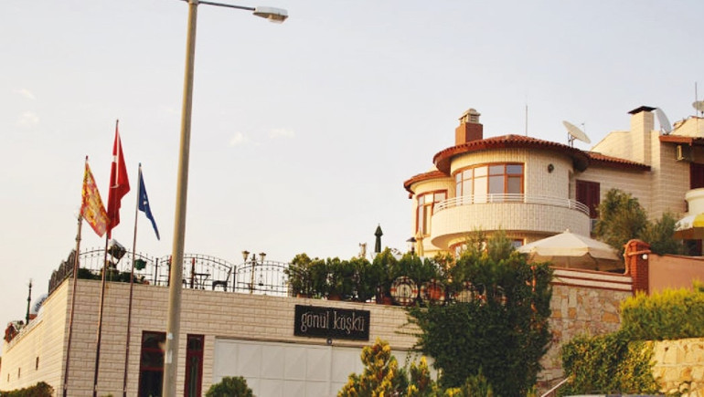 Beste Açar ile İpek Açar arasında Gönül Köşkü kavgası... Savaş Özbey yazdı: Kim haklı