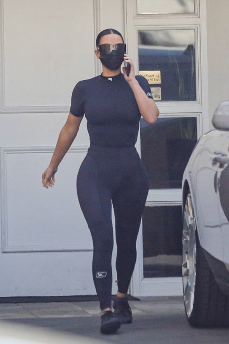 Sanki bir eksiklik var: Kim Kardashian kalçasını mı küçülttü