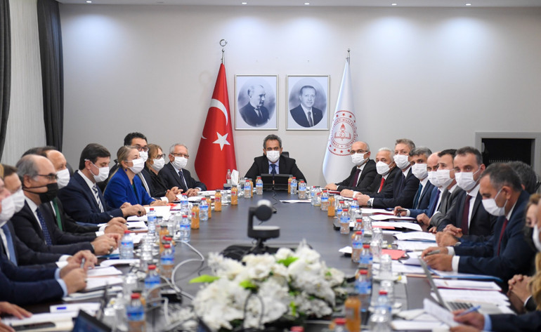 Son dakika: Milli Eğitim Bakanı Özerden yüz yüze eğitim mesajı