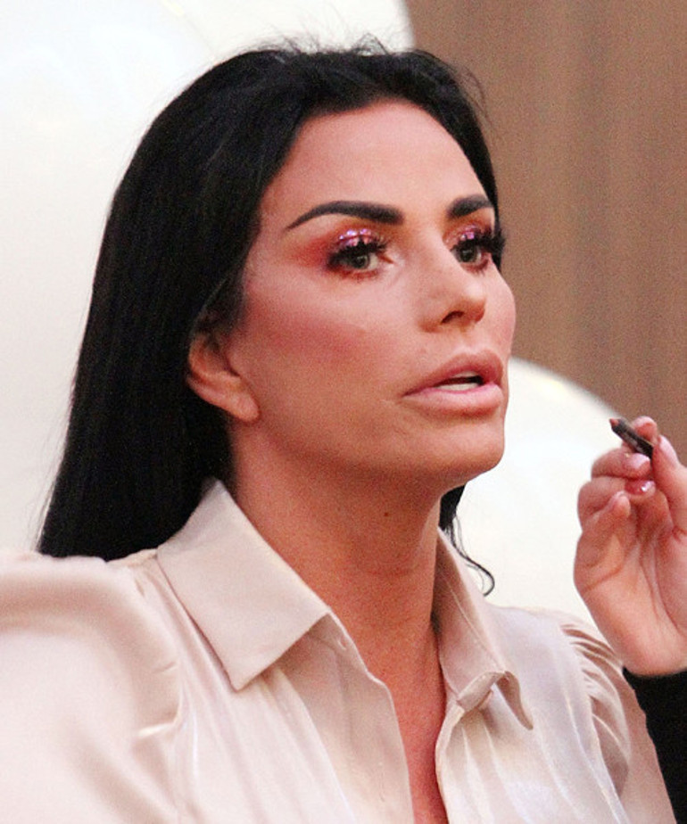 Katie Price bağımlılığını kazanç kapısı yaptı: Parayı veren sansürsüz izleyecek