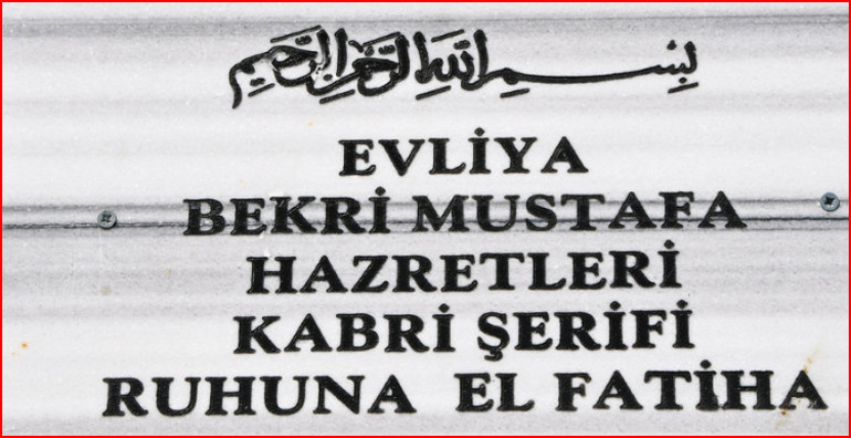 Akşamcıların piri sayılıyordu... Fıkraları dilden dile anlatılırdı... Sandalcı Bekri Mustafa nasıl evliya oldu