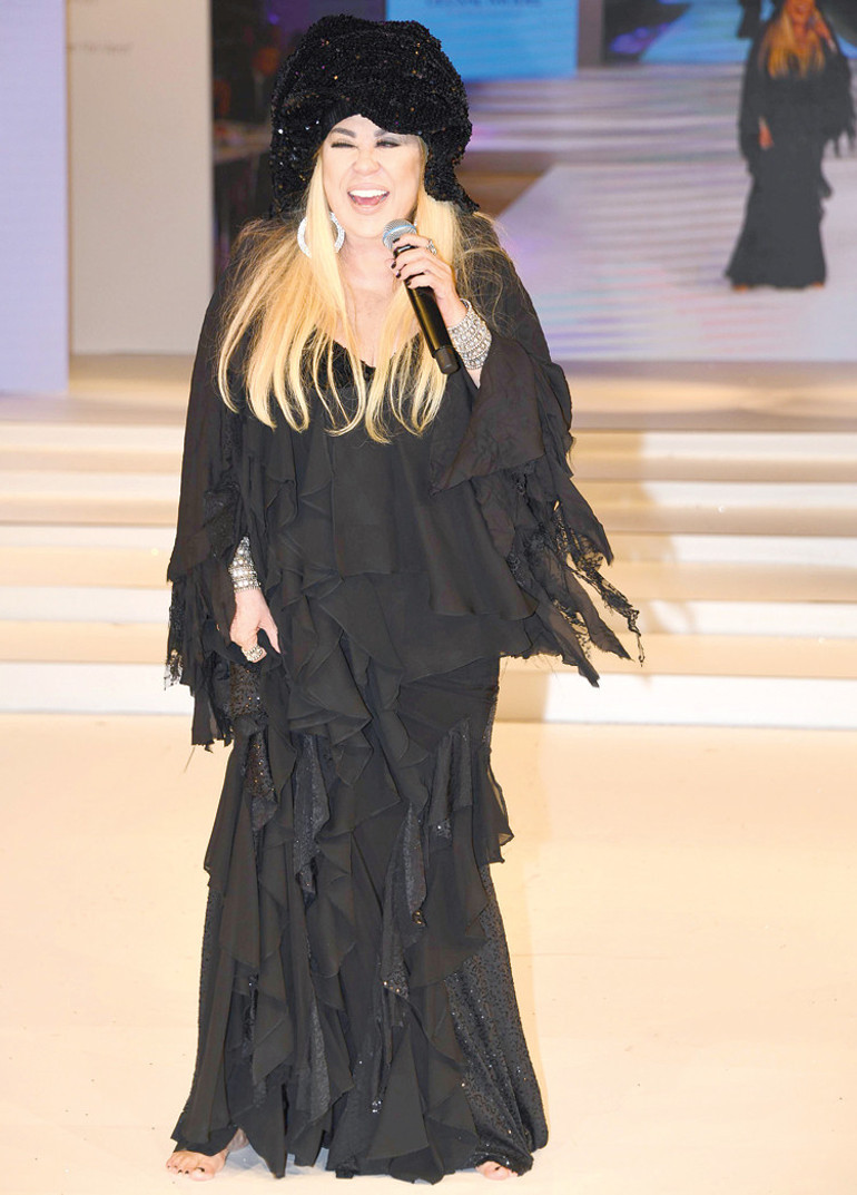 Yalın ayak jüri: Zerrin Özer