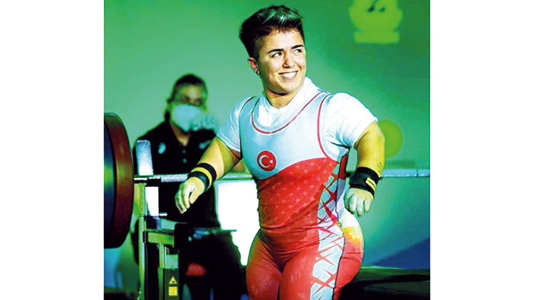 ‘Başarabilirsiniz, yeter ki başınızı kaldırıp ileri bakın’