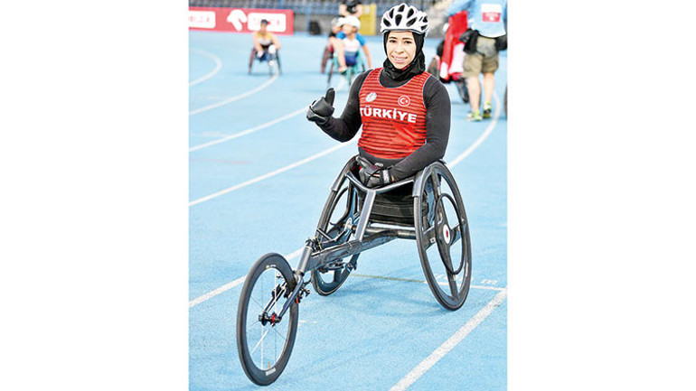 ‘Başarabilirsiniz, yeter ki başınızı kaldırıp ileri bakın’