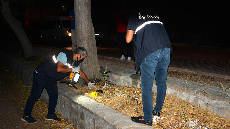 Adanada pidesi eksik çıkınca ortalığı birbirine kattı
