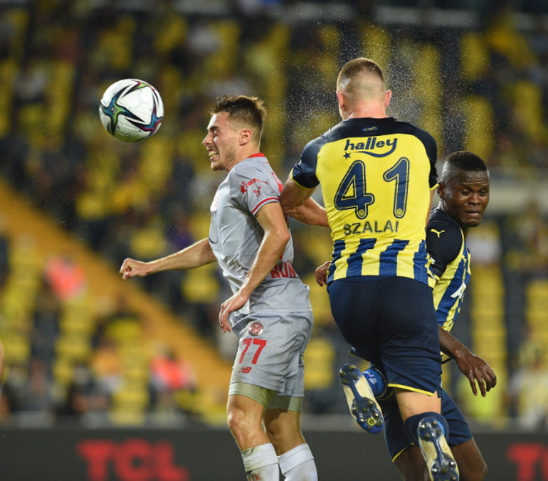 Son Dakika: Fenerbahçe - Antalyaspor maçına damga vuran pozisyon Golden sonra maçı bıraktılar...