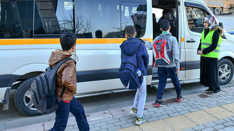 Velilerin kafasındaki soru işaretlerine yanıt aradık... Okul servislerinde 6 Eylül alarmı