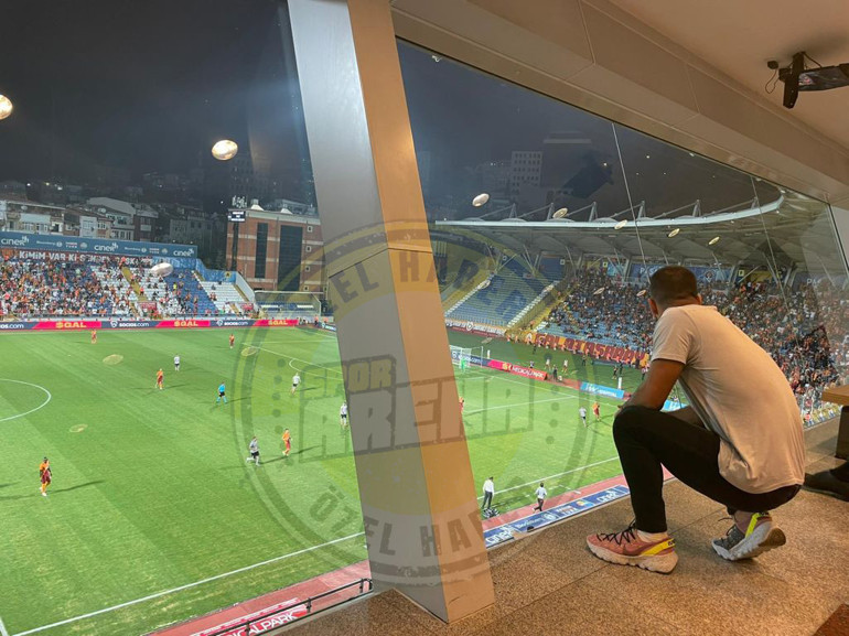 Son Dakika: Galatasarayda Arda Turan Randers maçında yerinde duramadı Heyecan, stres ve sevinç...