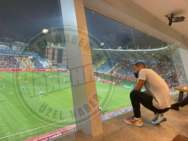 Son Dakika: Galatasarayda Arda Turan Randers maçında yerinde duramadı Heyecan, stres ve sevinç...