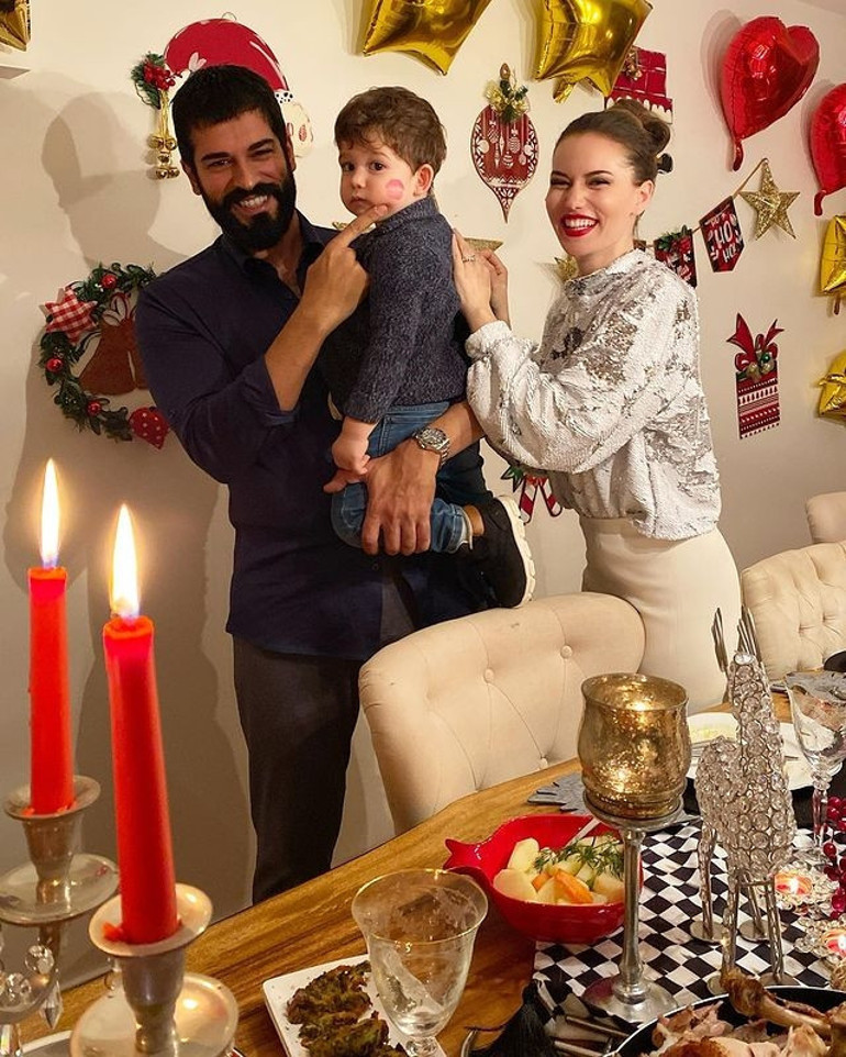 Burak Özçivit ve Fahriye Evcen çözümü buldu Yeni dadıya bin dolar...