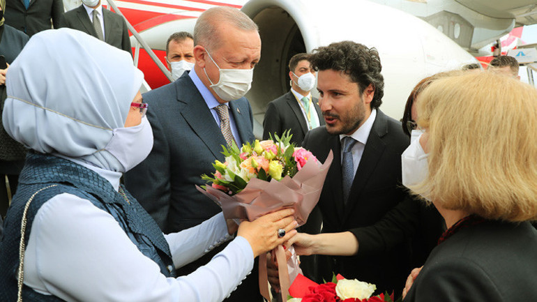 Cumhurbaşkanı Erdoğan, Karadağda Resmi törenle karşılandı