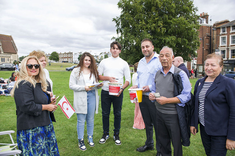 Asya için yardım pikniği