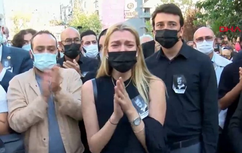 Derya Şensoydan babası Ferhan Şensoya veda: Güle güle aklım, ışığım, kalbim babam