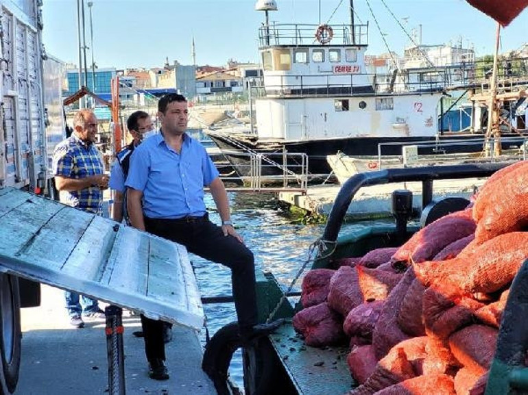 Bayrampaşa Sebze ve Meyve Halinde kaçak midye operasyonu 6 ton yakalandı