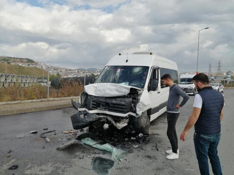 Sancaktepede okul servisi kaza yaptı: 4 yaralı