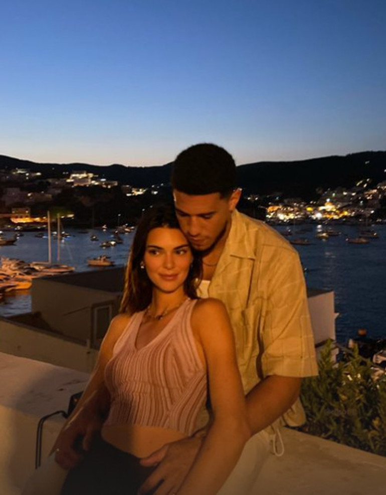 Sevgilisi Devin Booker ile pozlarını paylaşan Kendall Jennera Türk hayranları böyle seslendi