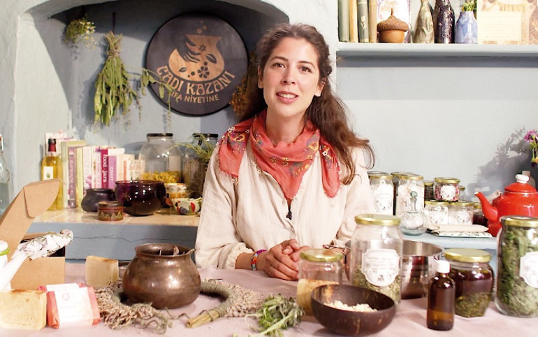 Aşk bacayı sarmış Alp Navruz ve Ayça Ayşin Turan’ın set aşkı gerçek oldu...