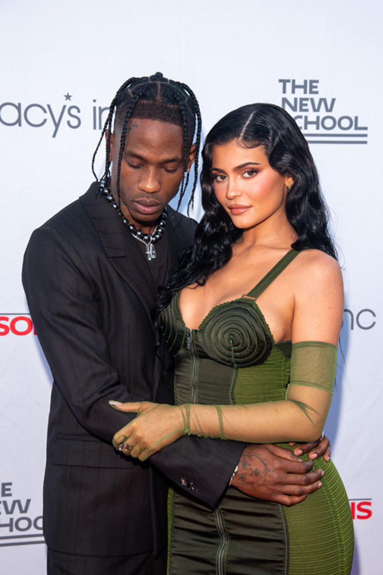 Kylie Jenner ve Travis Scott mutlu haberi sosyal medyadan duyurdu: Yeni bebek geliyor