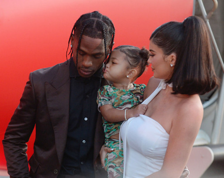 Kylie Jenner ve Travis Scott mutlu haberi sosyal medyadan duyurdu: Yeni bebek geliyor