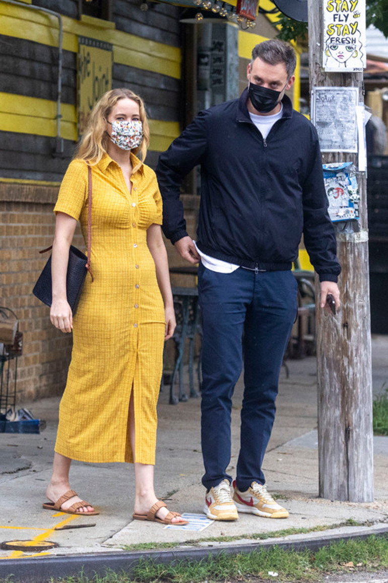 Jennifer Lawrence anne oluyor: Birer birer hamilelik haberleri geldi