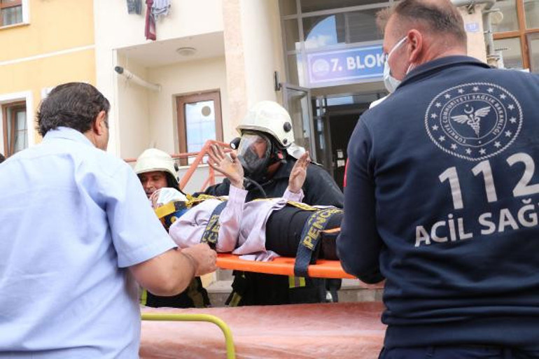 Alevlerden kurtulmak için önce kızını sonra kendisini aşağı attı