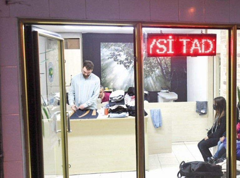 Terzide tadilat dönemi... Parmağı iğneye kaptırmayın
