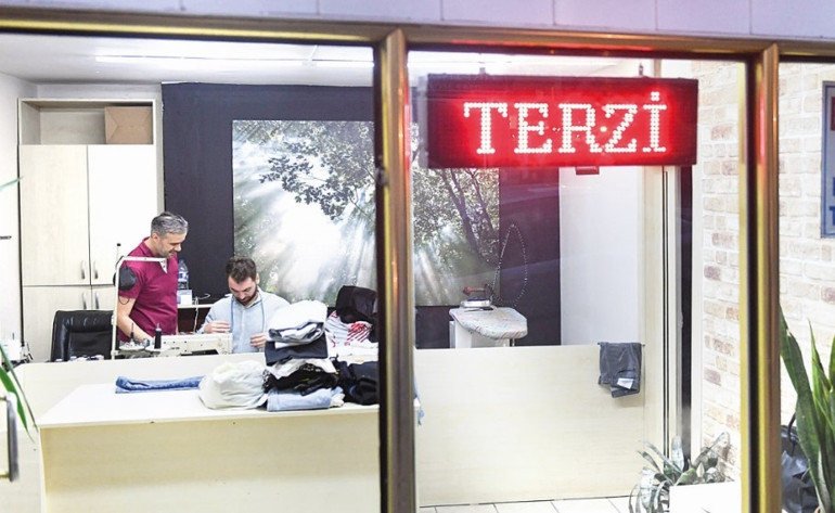 Terzide tadilat dönemi... Parmağı iğneye kaptırmayın