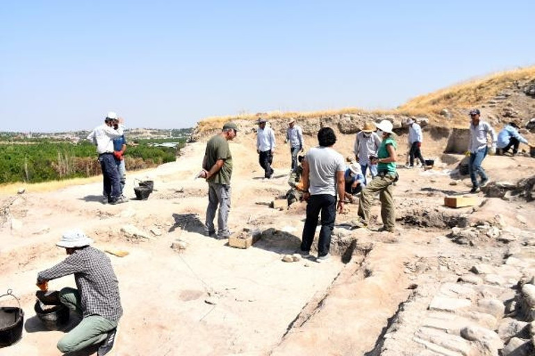 Arslantepede 5 bin 621 yıllık 250 mühür bulundu