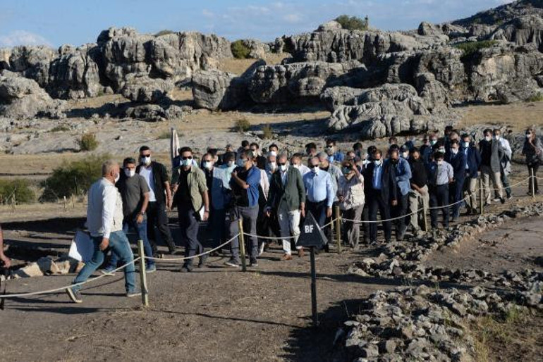 Çayönü Höyüğünde 5 bin yıllık sandık mezar bulundu