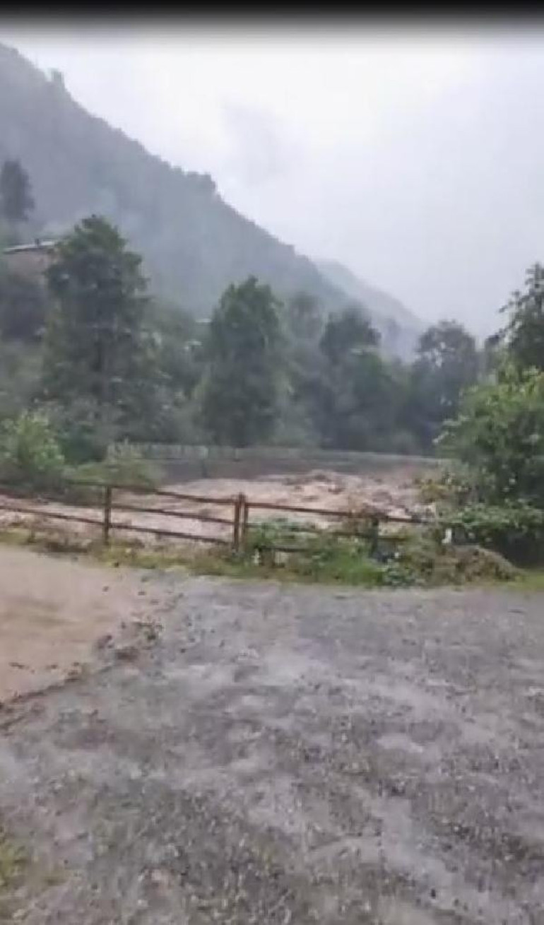 Giresun’da sağanak yağış nedeniyle 1 köyde eğitime ara verildi
