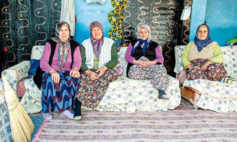 Ege’de bir renkler labirenti