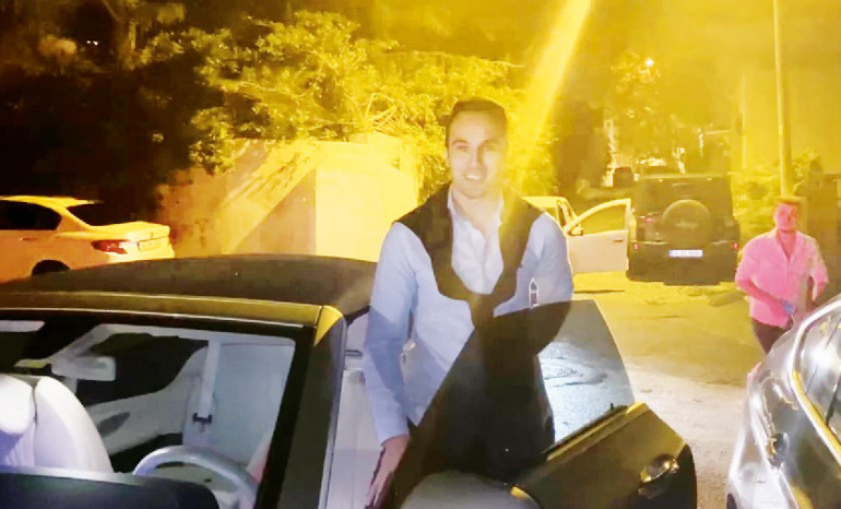 Demet Şenerin eski eşi Cenk Küpeli kızları bırakıp kaçtı