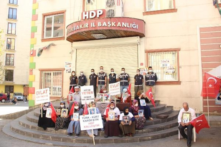 Evlat nöbetindeki anne: Oğlumun öldüğüne inanmıyorum