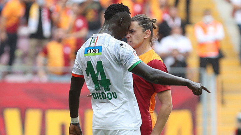 Son Dakika Haberi... Galatasaray-Alanyaspor maçında gerginlik Bülent Korkmaz ve Necati Ateş...