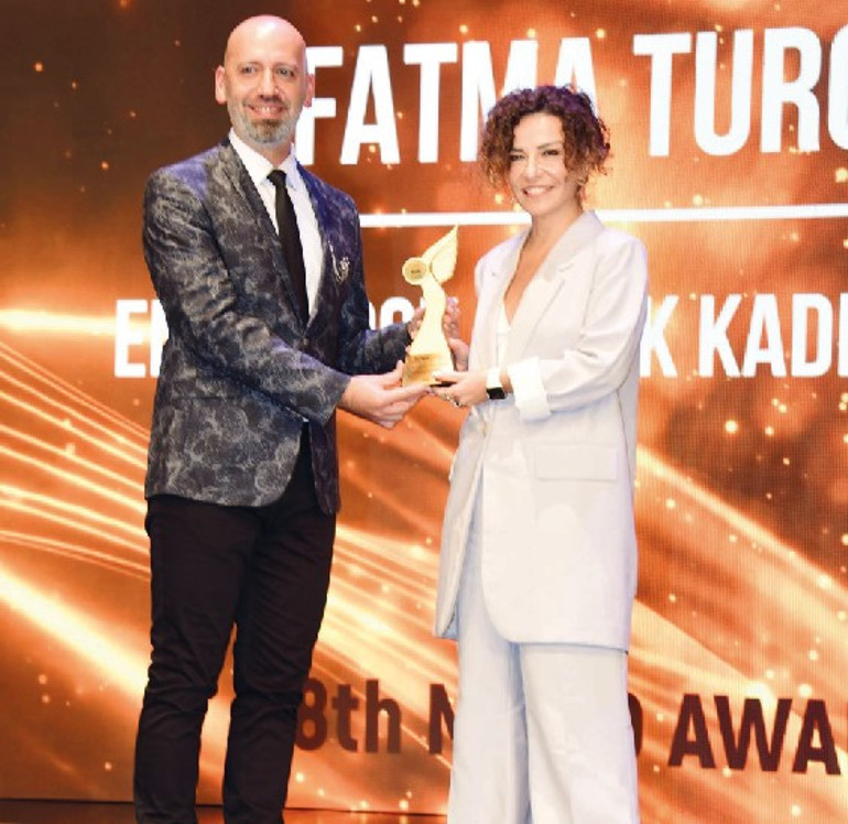 Mood Ödülleri sahiplerini buldu: Çağla Şıkel, Arzum Onan, Azra Akın.... Gecede güzeller geçidi