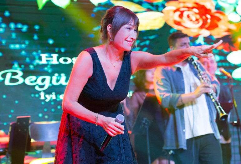 Suzan Kardeşin kızı Begüm Kardeş ve Fatih Varbil nikah masasına oturdu