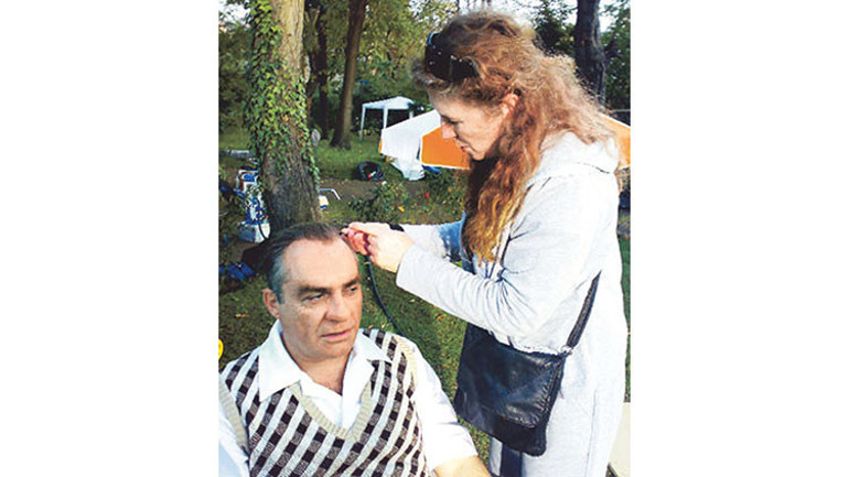 Balkan kızı Suzan Kardeş baştan sona bir hikaye: Kumpanyalar, fotoromanlar, makyaj odasında şarkılar...