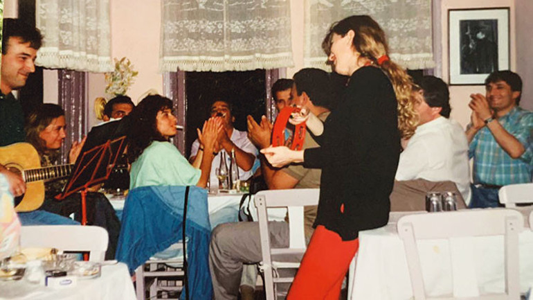 Balkan kızı Suzan Kardeş baştan sona bir hikaye: Kumpanyalar, fotoromanlar, makyaj odasında şarkılar...