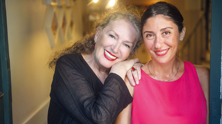 Balkan kızı Suzan Kardeş baştan sona bir hikaye: Kumpanyalar, fotoromanlar, makyaj odasında şarkılar...