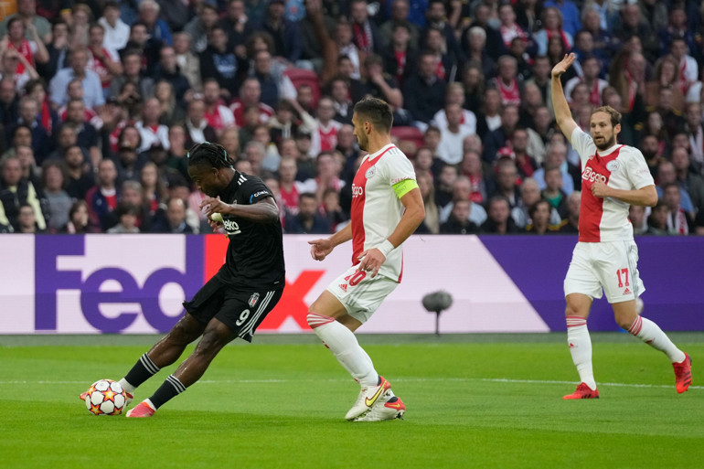 Son dakika: Ajax-Beşiktaş maçında tarihe geçen detay Sergen Yalçının tercihi...