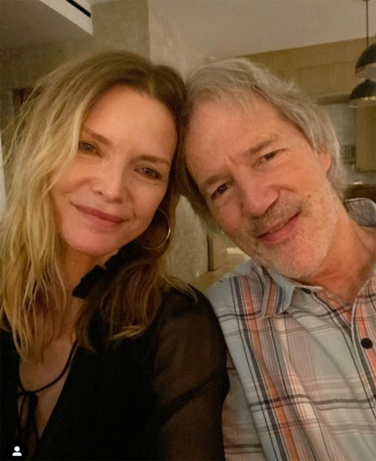 Emekli James Bond milyonların huzurunda 20 yıllık karısı Keely Shale Smithe aşk notu yazdı: Benim tatlı aşkım güneşin etrafında 58inci yolculuğunda