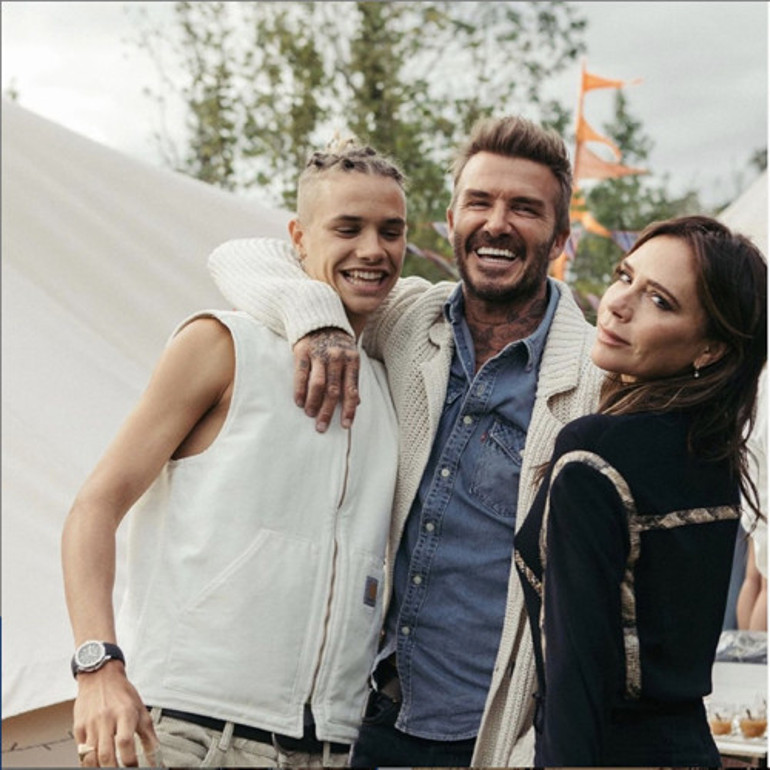 Emekli James Bond milyonların huzurunda 20 yıllık karısı Keely Shale Smithe aşk notu yazdı: Benim tatlı aşkım güneşin etrafında 58inci yolculuğunda