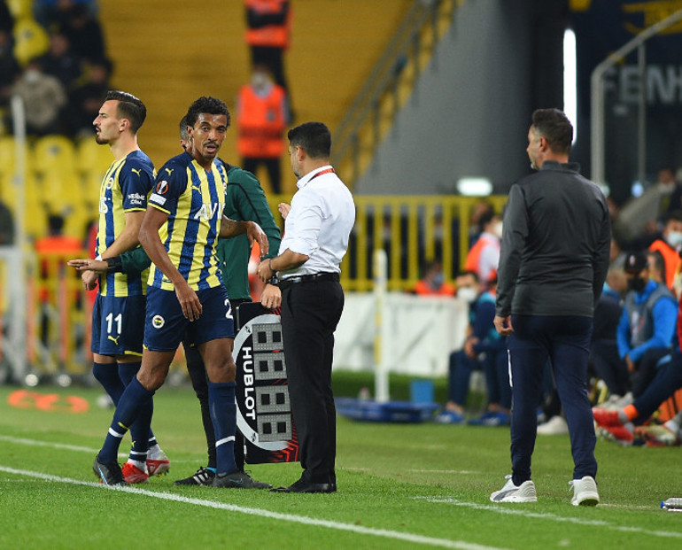Kadıköyde taraftardan büyük isyan 2 isme tepki...