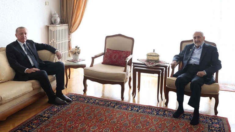 Son dakika... Saadet Partisi YİK Başkanı Oğuzhan Asiltürk, hayatını kaybetti