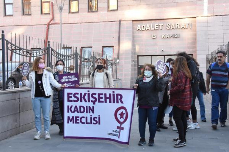 Eski eşi tarafından 16 yerinden bıçaklanmıştı... Cezayı duyunca kriz geçirdi