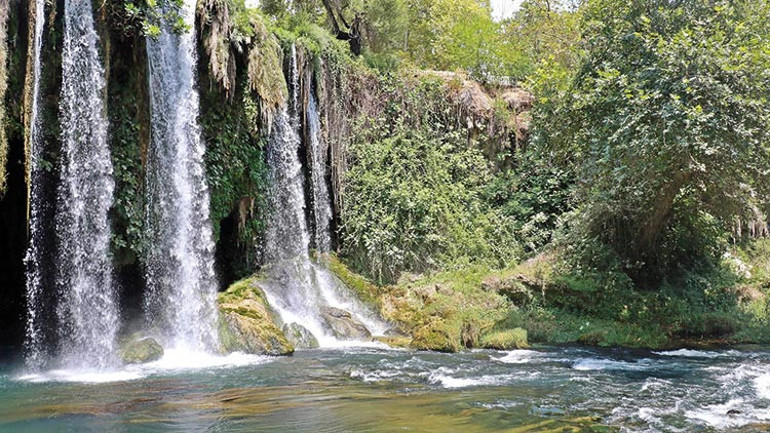 Yapraklar dökülürken doğa bir başka güzel