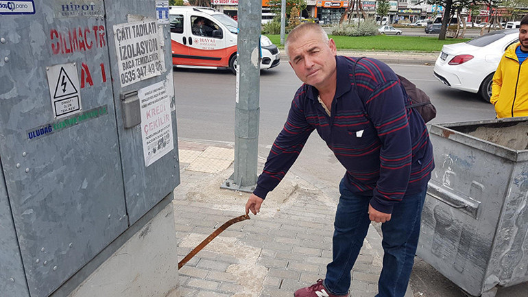 Şu köşe hurda köşesi şu köşe çöp köşesi
