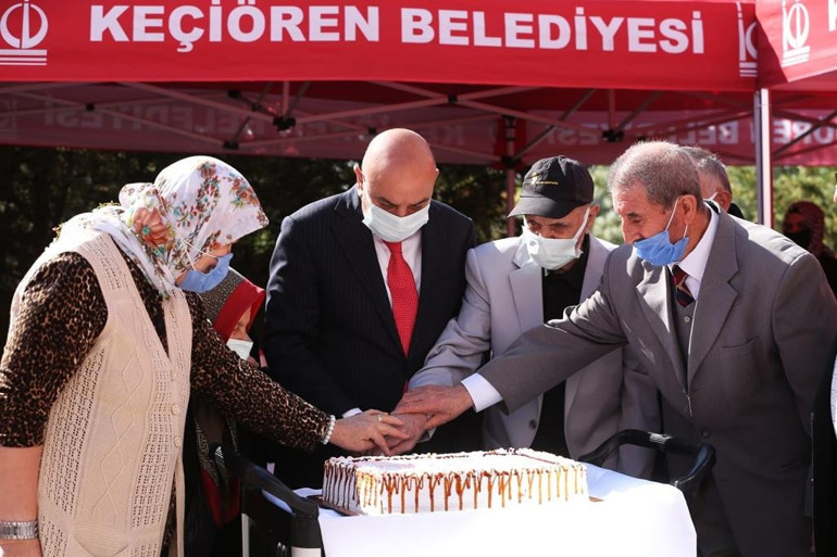 Bocce oynadı şiir dinledi